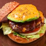 アボカドチェダーチーズバーガー