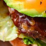 アボカドチェダーチーズバーガー